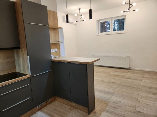 Eladó téglalakás, Pécsett 82.9 M Ft, 3 szobás