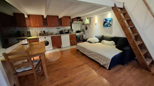 Eladó téglalakás, Budapesten, VII. kerületben, Holló utcában