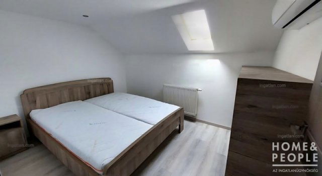 Eladó téglalakás, Szegeden 94.999 M Ft, 3+1 szobás