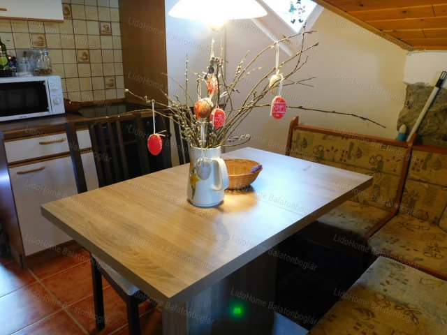 Eladó téglalakás, Balatonbogláron 165 M Ft, 3+2 szobás