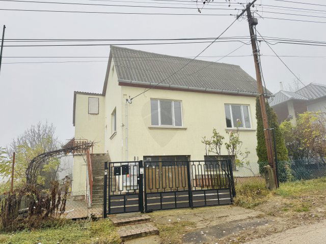 Eladó téglalakás, Gödöllőn 68 M Ft, 3 szobás