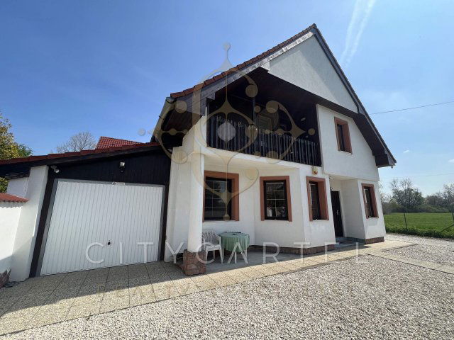 Eladó családi ház, Siófokon 139.9 M Ft, 10 szobás