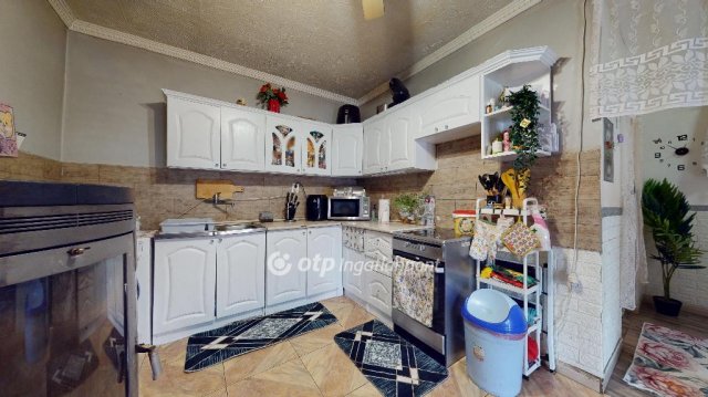 Eladó családi ház, Alsóvadászon 9.2 M Ft, 2+1 szobás