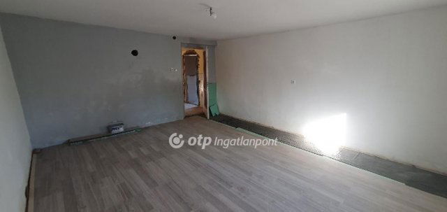 Eladó családi ház, Nemeshanyon 6.9 M Ft, 2 szobás