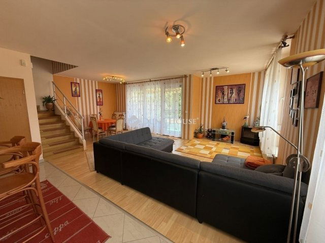 Eladó téglalakás, Pécsett 114.9 M Ft, 4 szobás