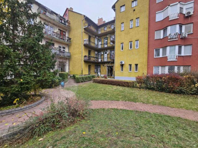 Eladó téglalakás, Budapesten, IX. kerületben, Berzenczey utcában