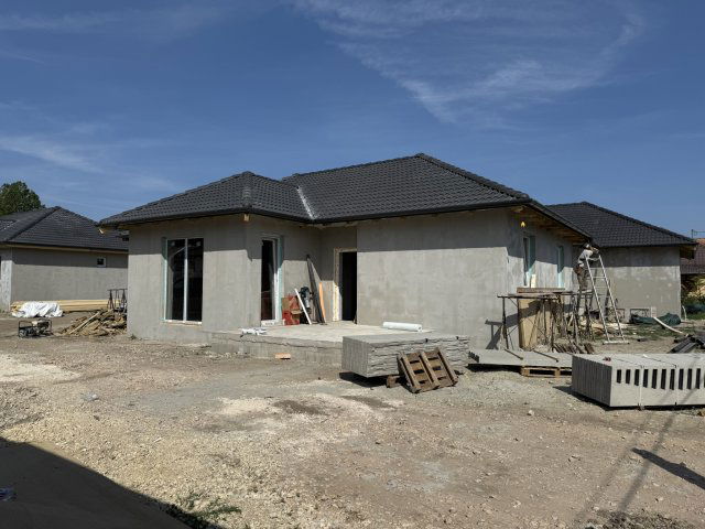 Eladó családi ház, Bicskén 89 M Ft, 3 szobás