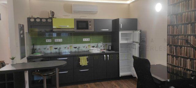 Kiadó téglalakás, albérlet, Szegeden 140 E Ft / hó, 1 szobás