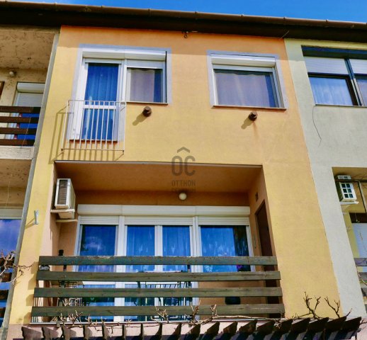 Eladó téglalakás, Szigetszentmiklóson 89.9 M Ft, 4 szobás