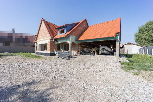 Eladó családi ház, Verőcén 239 M Ft, 7 szobás