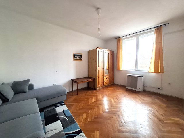 Eladó téglalakás, Szolnokon 32 M Ft, 2 szobás