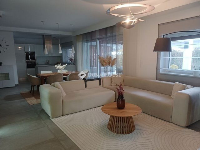 Eladó családi ház, Szigetszentmiklóson 280 M Ft, 4 szobás