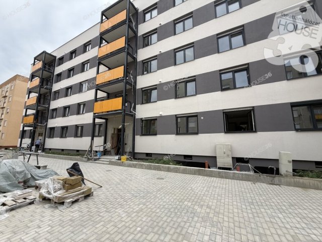Eladó panellakás, Kecskeméten 54.9 M Ft, 2 szobás