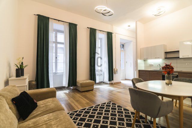 Eladó téglalakás, Budapesten, V. kerületben 98 M Ft, 2 szobás