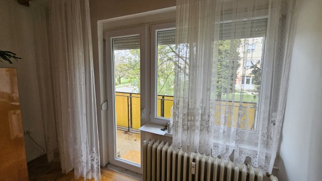 Eladó panellakás, Komlón, Alkotmány utcában 25.5 M Ft, 1 szobás