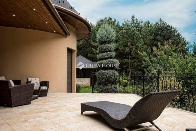 Eladó családi ház, Kecskeméten 379 M Ft, 10 szobás