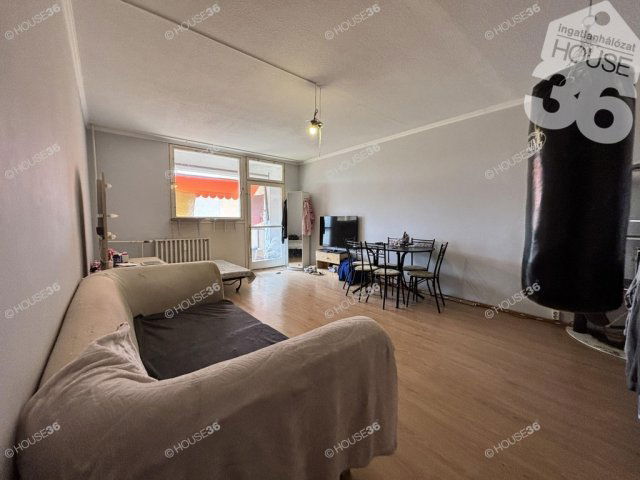 Eladó panellakás, Kecskeméten 38.9 M Ft, 2 szobás