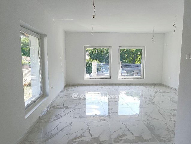 Eladó családi ház, Ercsiben 64.9 M Ft, 4 szobás