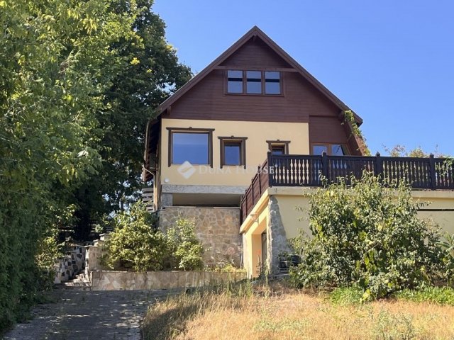 Eladó családi ház, Esztergomban 108 M Ft, 4 szobás