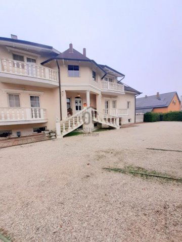 Eladó családi ház, Hévízen 520 M Ft, 21 szobás