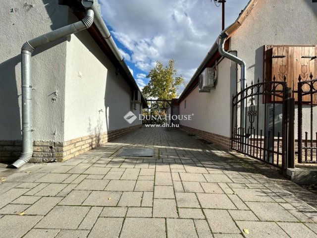 Eladó nyaraló, Baján 80 M Ft, 3 szobás / költözzbe.hu