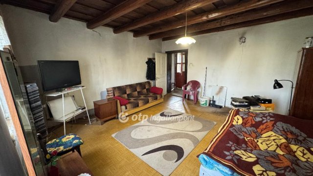 Eladó családi ház, Kemenesszentpéteren 8.9 M Ft, 2 szobás