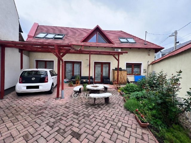 Eladó családi ház, Egerben 124.9 M Ft, 3 szobás