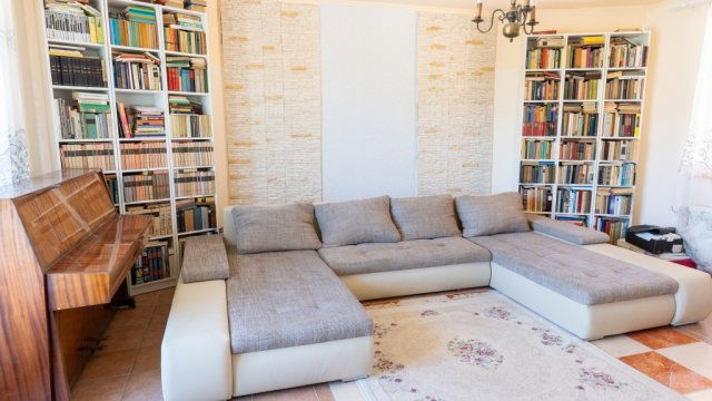 Eladó családi ház, Szentendrén 164.9 M Ft, 8 szobás
