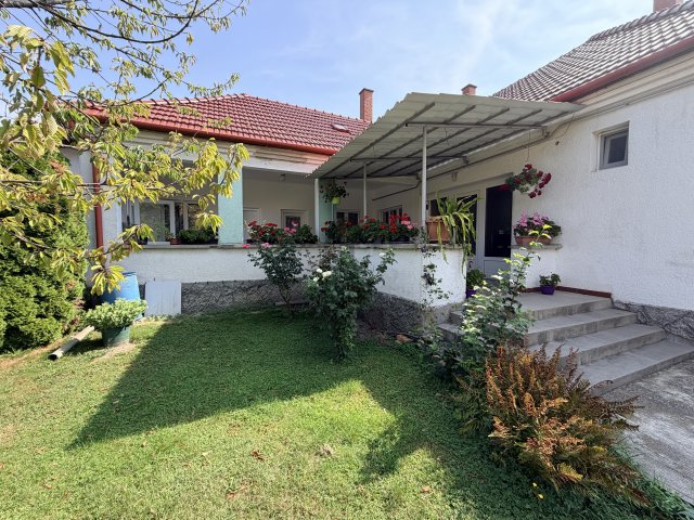 Eladó családi ház, Máriakálnokon 105 M Ft, 4 szobás