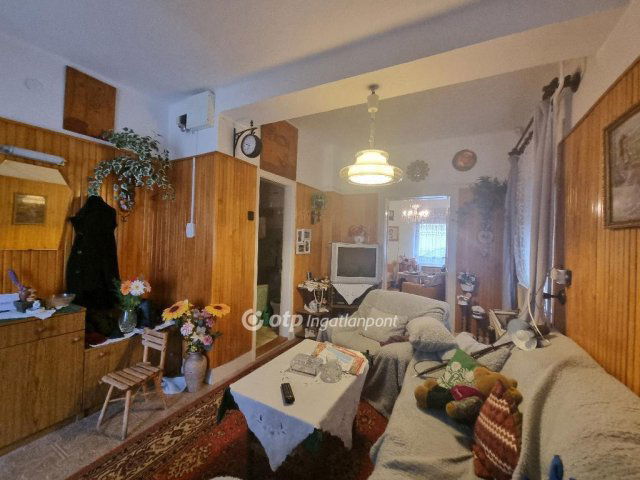 Eladó családi ház, Pápán 39.99 M Ft, 3 szobás