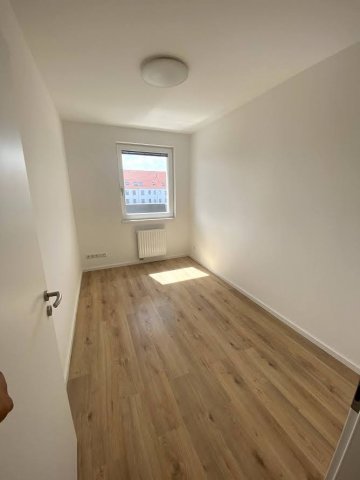 Kiadó téglalakás, albérlet, Győrött 270 E Ft / hó, 3 szobás