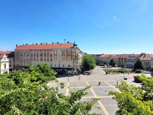 Eladó téglalakás, Szombathelyen 75 M Ft, 4 szobás