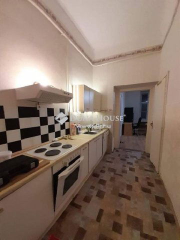 Eladó téglalakás, Budapesten, VIII. kerületben 38 M Ft, 1 szobás