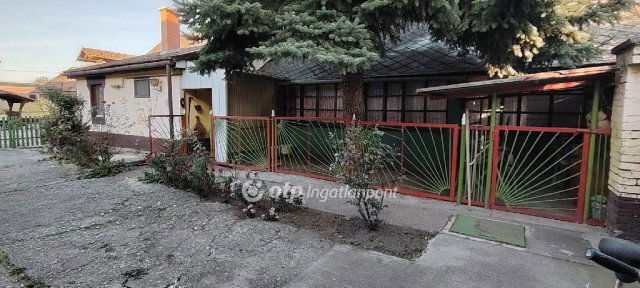 Eladó családi ház, Orosházán 13.5 M Ft, 3+1 szobás