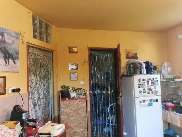 Eladó családi ház, Szekszárdon 28.5 M Ft, 1+2 szobás