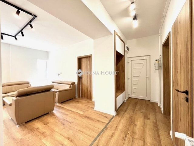 Eladó téglalakás, Pécsett 79.9 M Ft, 5 szobás