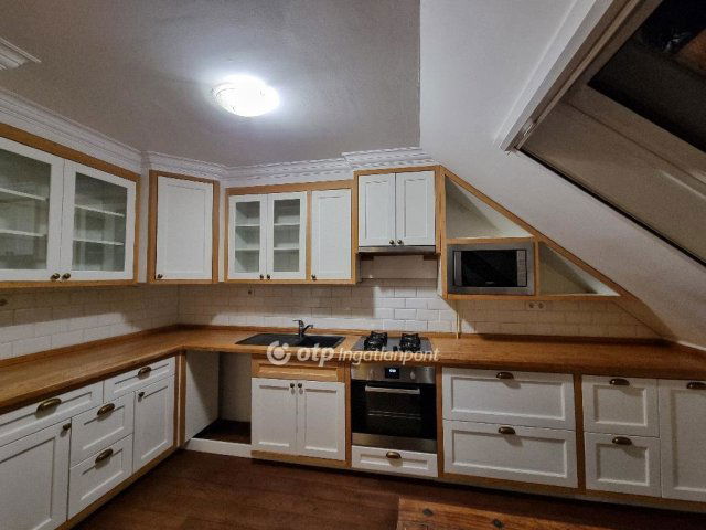 Eladó téglalakás, Pápán 68.9 M Ft, 3 szobás