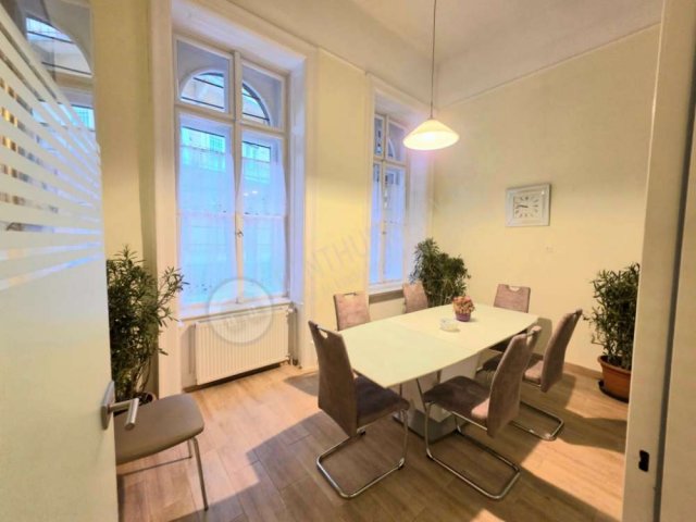 Kiadó iroda, Budapesten, V. kerületben, Ferenciek terén, 1 szobás