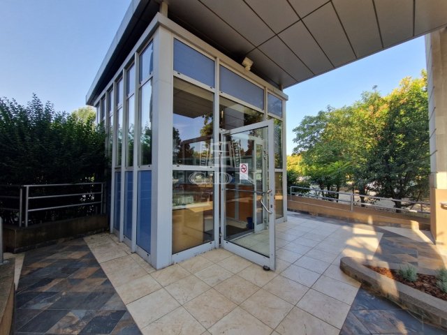 Kiadó üzlethelyiség, Székesfehérvárott 180 E Ft / hó