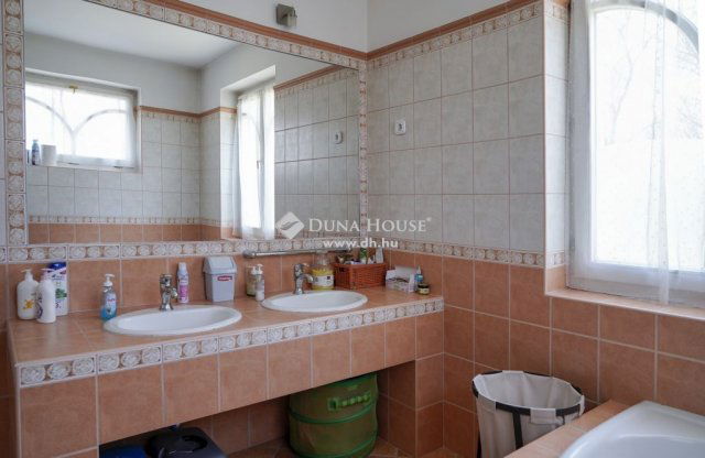 Eladó családi ház, Gyömrőn 740 M Ft, 10 szobás