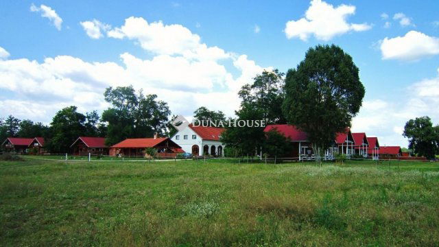 Eladó üzlethelyiség, Újlengyelen 748 M Ft, 1 szobás