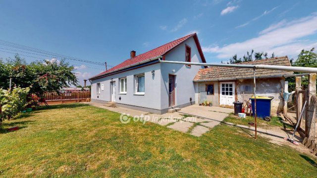 Eladó családi ház, Dombrádon 15 M Ft, 2+1 szobás