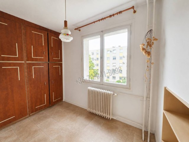Eladó panellakás, Dunaújvárosban 35 M Ft, 1+3 szobás