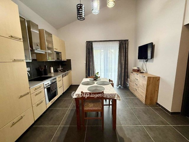 Eladó családi ház, Szigetszentmiklóson 87 M Ft, 2+2 szobás