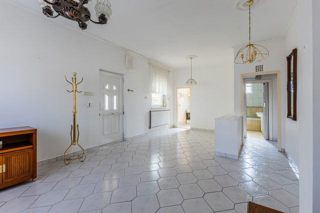 Eladó családi ház, Dunakeszin 95 M Ft, 3 szobás