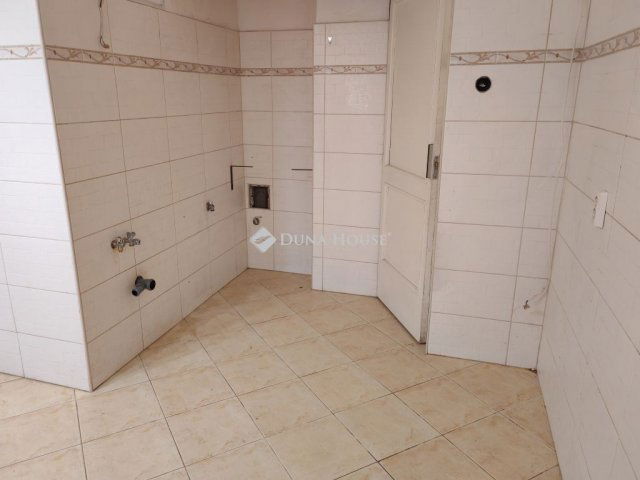 Eladó téglalakás, Szegeden 74.9 M Ft, 3 szobás