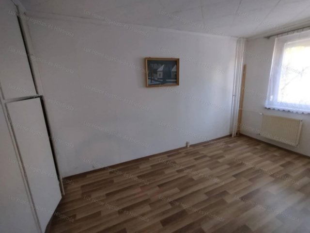 Eladó panellakás, Oroszlányban 28.49 M Ft, 2 szobás