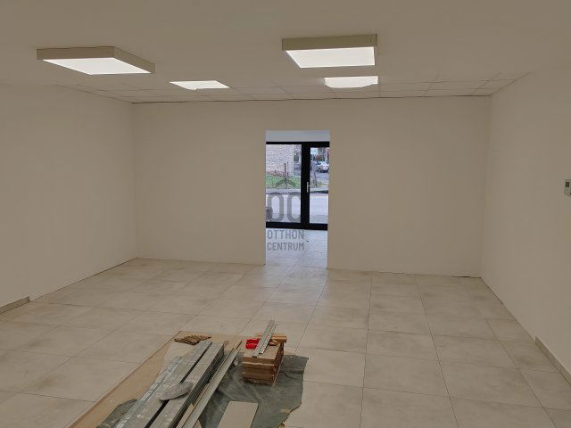 Kiadó ipari ingatlan, Cegléden 280 E Ft / hó
