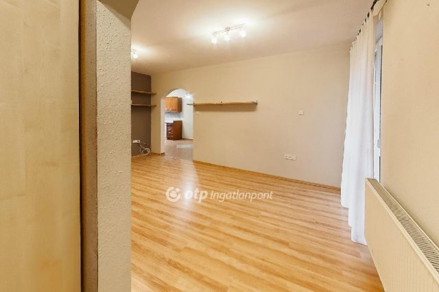 Eladó téglalakás, Egerben 84.9 M Ft, 4 szobás