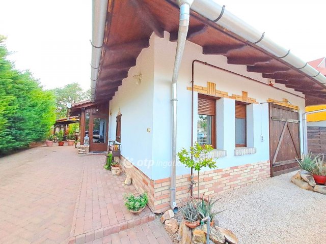 Eladó családi ház, Abonyban 82.5 M Ft, 3 szobás